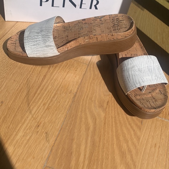 NWT DONALD PLINER Fiji  Metallic Zebra white Wedge Thong  Sz 8.5 - Picture 5 of 11